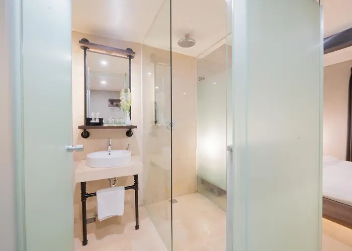 The New Boutique 3*